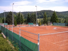 Tennisplätze mit Vereinsheim